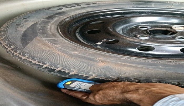 2014 Maruti Swift Dzire VXI, Petrol, Manual, 52,592 km, tyre