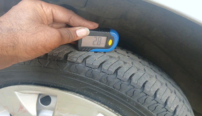 2014 Maruti Wagon R 1.0 LXI CNG, Petrol, Manual, 1,41,322 km, tyre