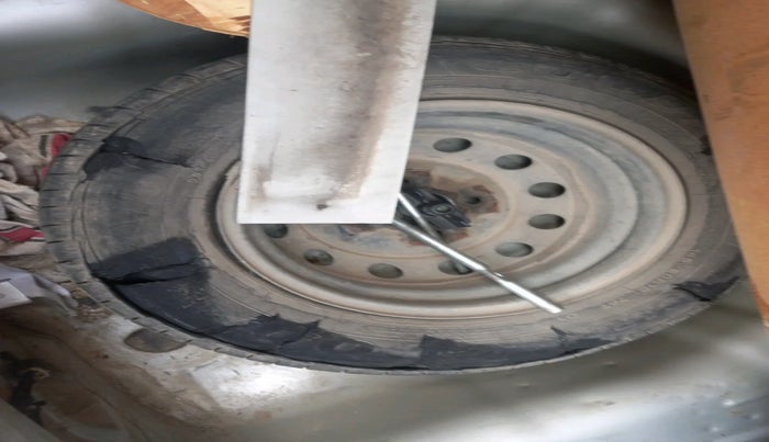 2014 Hyundai Eon D-LITE+, Petrol, Manual, 23,475 km, tyre