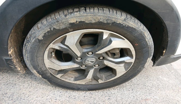 2016 Honda BR-V 1.5L I-VTEC V CVT, Petrol, Automatic, 1,02,959 km, tyre