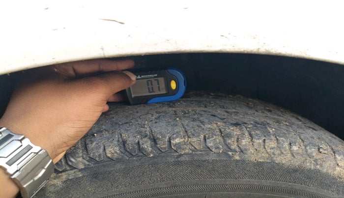 2011 Fiat Linea EMOTION 1.3, Diesel, Manual, 1,23,457 km, tyre