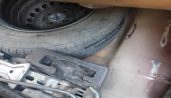 2014 Honda Amaze 1.2L I-VTEC SX, Petrol, Manual, 1,28,668 km, tyre