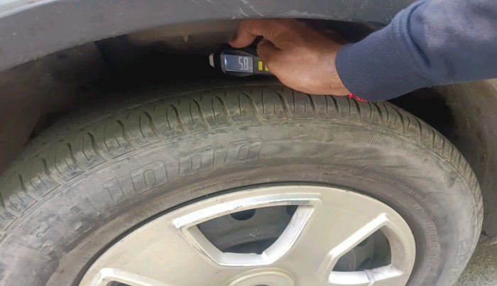 2014 Mahindra XUV500 W4, Diesel, Manual, 1,01,405 km, tyre