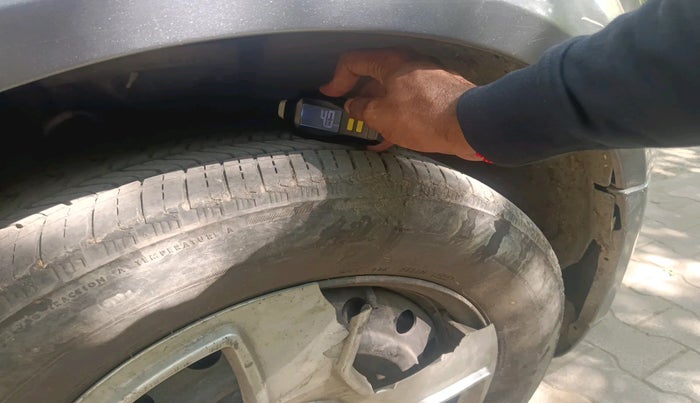 2014 Mahindra XUV500 W4, Diesel, Manual, 1,01,405 km, tyre