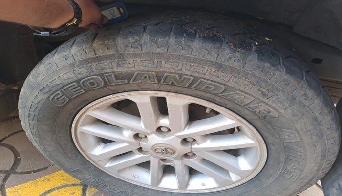 2013 Toyota Fortuner 3.0 4X2 MT, Diesel, Manual, 1,54,129 km, tyre