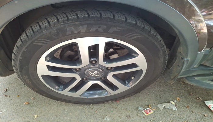 2017 Tata Hexa XTA 4X2 6 STR, Diesel, Automatic, 64,571 km, tyre