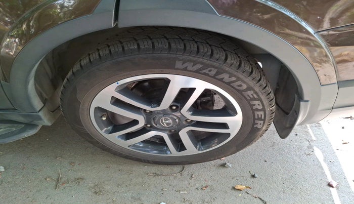 2017 Tata Hexa XTA 4X2 6 STR, Diesel, Automatic, 64,571 km, tyre