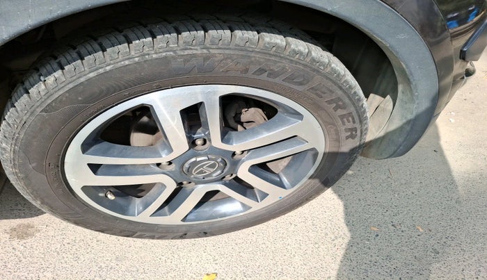 2017 Tata Hexa XTA 4X2 6 STR, Diesel, Automatic, 64,571 km, tyre