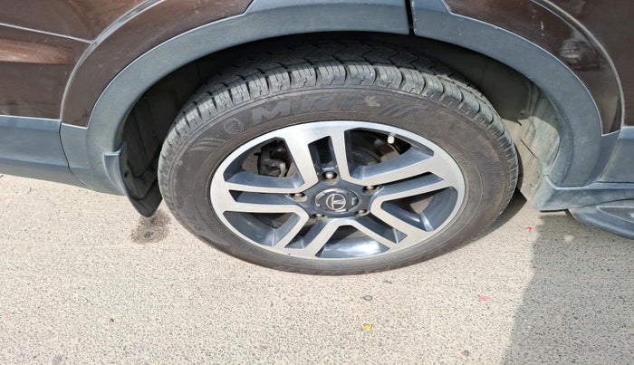 2017 Tata Hexa XTA 4X2 6 STR, Diesel, Automatic, 64,571 km, tyre