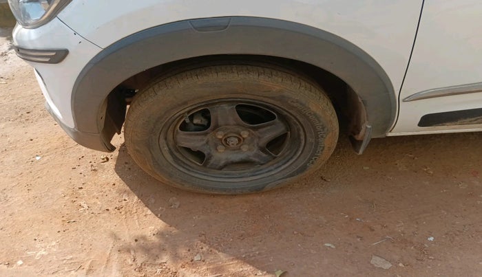 2023 Renault TRIBER RXZ AMT, Petrol, Automatic, 65,190 km, tyre