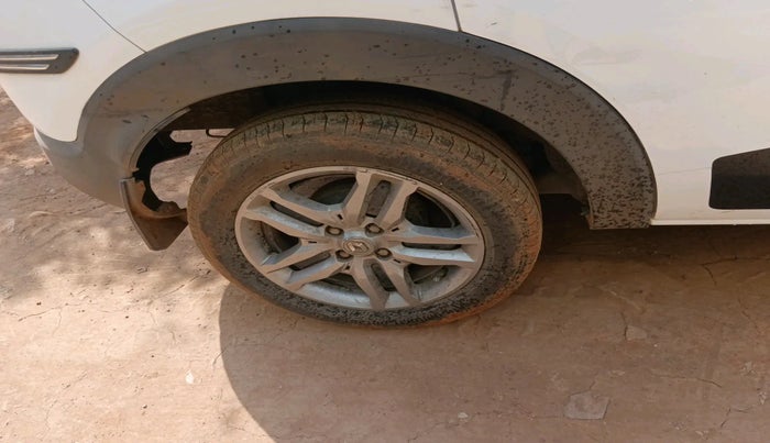 2023 Renault TRIBER RXZ AMT, Petrol, Automatic, 65,190 km, tyre