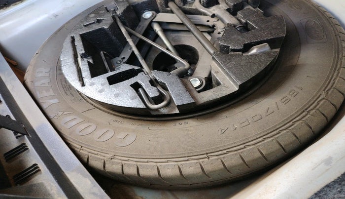 2021 Volkswagen Polo COMFORTLINE 1.0L MPI, Petrol, Manual, 70,684 km, tyre