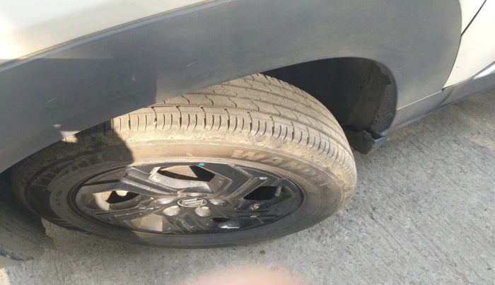 2024 Maruti BREZZA ZXI AT SMART HYBRID, Petrol, Automatic, 6,451 km, tyre