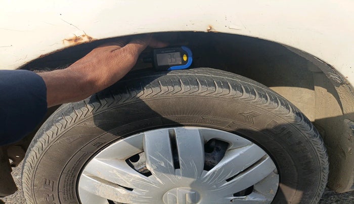 2017 Maruti Alto 800 LXI CNG, Petrol, Manual, 1,69,339 km, tyre