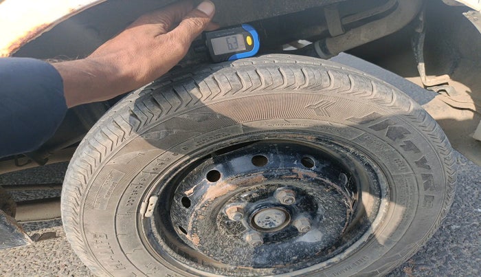 2017 Maruti Alto 800 LXI CNG, Petrol, Manual, 1,69,339 km, tyre