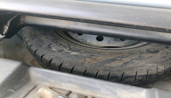 2017 Maruti Alto 800 LXI CNG, Petrol, Manual, 1,69,339 km, tyre