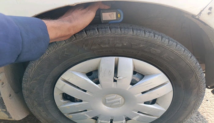 2017 Maruti Alto 800 LXI CNG, Petrol, Manual, 1,69,339 km, tyre