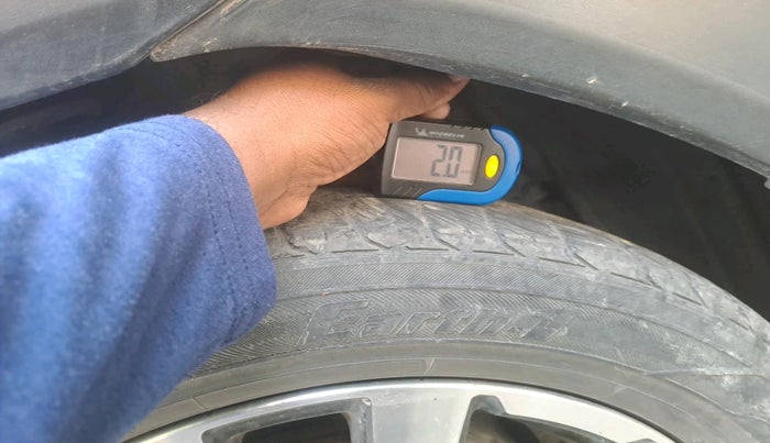 2015 Toyota Etios CROSS 1.4 VD, Diesel, Manual, 1,06,773 km, tyre