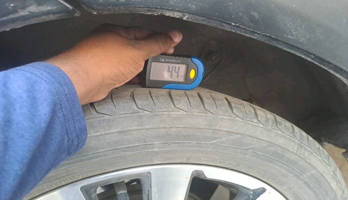 2015 Toyota Etios CROSS 1.4 VD, Diesel, Manual, 1,06,773 km, tyre