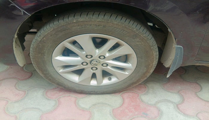 2018 Toyota Innova Crysta 2.4 VX 8 STR, Diesel, Manual, 87,331 km, tyre