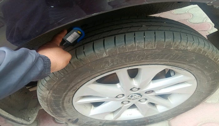 2018 Toyota Innova Crysta 2.4 VX 8 STR, Diesel, Manual, 87,331 km, tyre