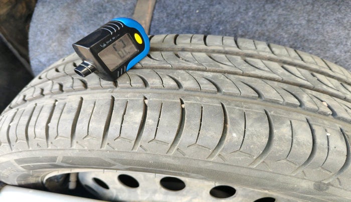 2016 Toyota Etios Liva VX, Petrol, Manual, 85,375 km, tyre