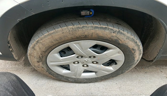 2022 Hyundai VENUE E 1.2, Petrol, Manual, 47,055 km, tyre