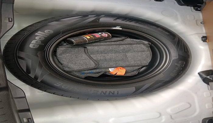 2022 Hyundai VENUE E 1.2, Petrol, Manual, 47,055 km, tyre