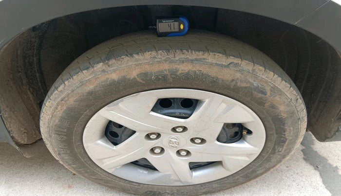 2022 Hyundai VENUE E 1.2, Petrol, Manual, 47,055 km, tyre