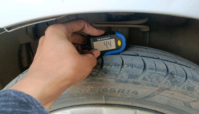 2010 Toyota Etios G, Petrol, Manual, 1,35,642 km, tyre