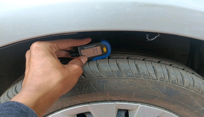 2010 Toyota Etios G, Petrol, Manual, 1,35,642 km, tyre