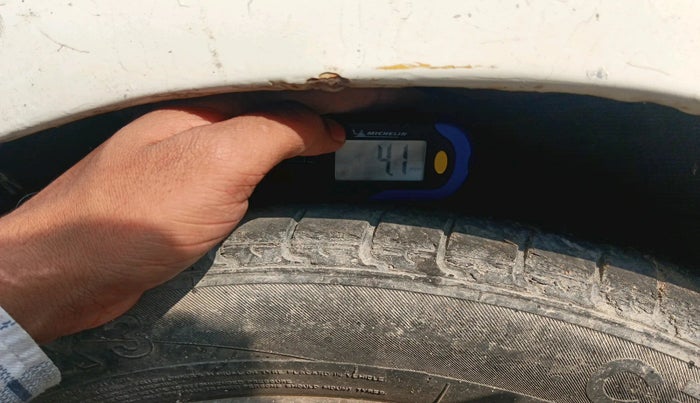 2016 Hyundai Xcent BASE 1.2, Petrol, Manual, 81,841 km, tyre