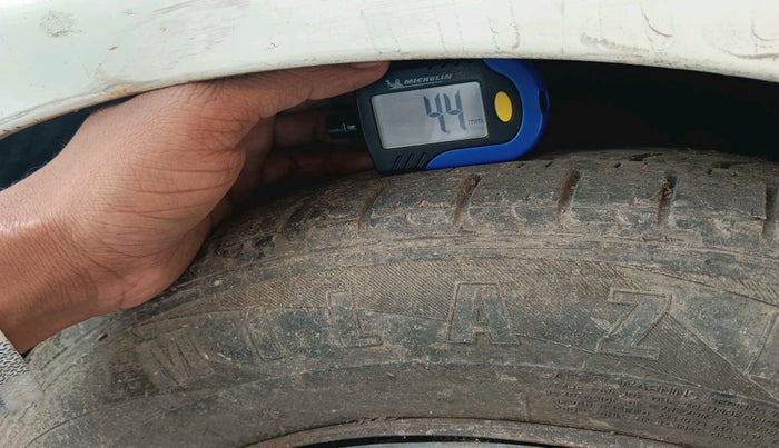 2016 Hyundai Xcent BASE 1.2, Petrol, Manual, 81,841 km, tyre