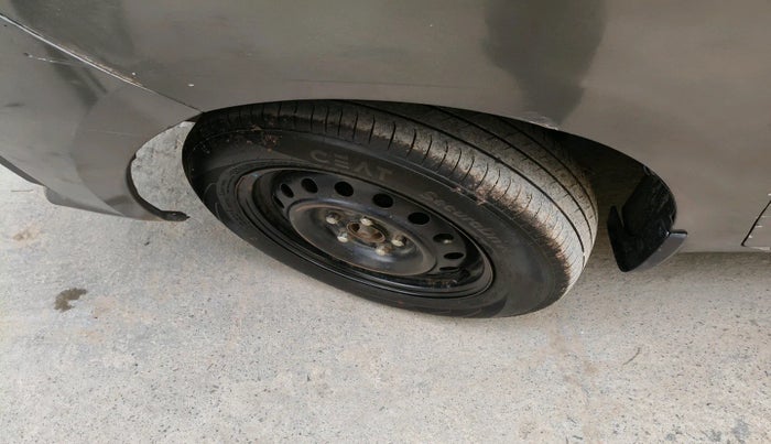 2022 Maruti Ertiga VXI CNG, Petrol, Manual, 1,90,463 km, tyre