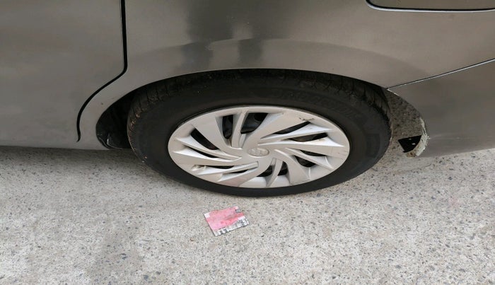 2022 Maruti Ertiga VXI CNG, Petrol, Manual, 1,90,463 km, tyre