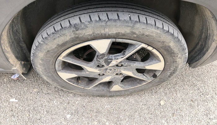 2023 Tata PUNCH CREATIVE AMT 1.2 RTN DUAL TONE, Petrol, Automatic, 25,989 km, tyre