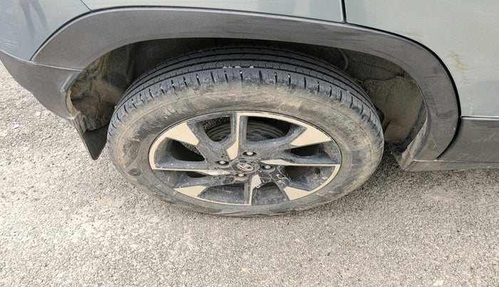 2023 Tata PUNCH CREATIVE AMT 1.2 RTN DUAL TONE, Petrol, Automatic, 25,989 km, tyre