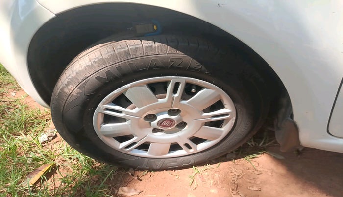 2016 Fiat Linea CLASSIC 1.3 L MULTIJET, Diesel, Manual, 2,64,961 km, tyre