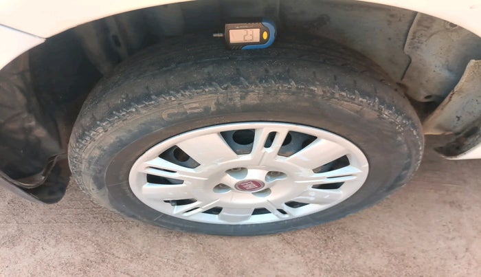 2016 Fiat Linea CLASSIC 1.3 L MULTIJET, Diesel, Manual, 2,64,961 km, tyre