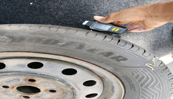 2010 Maruti Swift Dzire VXI, Petrol, Manual, 1,22,066 km, tyre