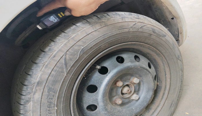 2010 Maruti Swift Dzire VXI, Petrol, Manual, 1,22,066 km, tyre