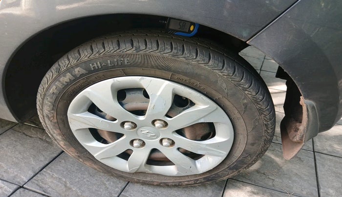 2017 Hyundai Eon MAGNA +, Petrol, Manual, 68,880 km, tyre