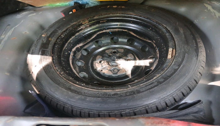 2017 Hyundai Eon MAGNA +, Petrol, Manual, 68,880 km, tyre