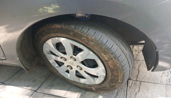 2017 Hyundai Eon MAGNA +, Petrol, Manual, 68,880 km, tyre