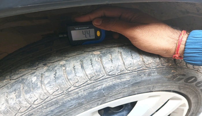 2019 Maruti Vitara Brezza VDI, Diesel, Manual, 96,435 km, tyre