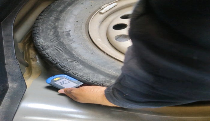 2017 Maruti Swift LXI (O), Petrol, Manual, 37,860 km, tyre