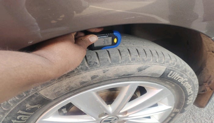 2017 Volkswagen Vento HIGHLINE PETROL AT, Petrol, Automatic, 1,01,697 km, tyre