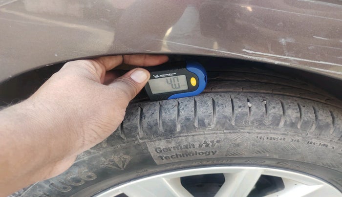 2017 Volkswagen Vento HIGHLINE PETROL AT, Petrol, Automatic, 1,01,697 km, tyre