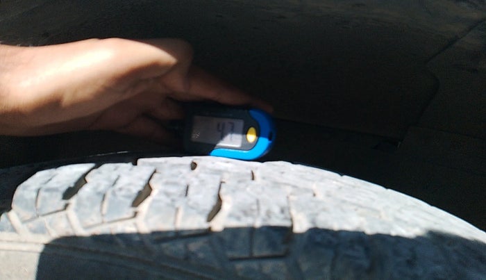 2011 Mahindra Scorpio VLX 2WD BS-III, Diesel, Manual, 1,02,641 km, tyre