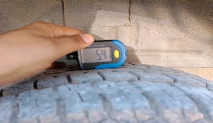 2011 Mahindra Scorpio VLX 2WD BS-III, Diesel, Manual, 1,02,641 km, tyre